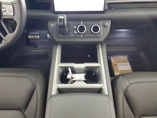 2025 Land Rover Defender P500 V8