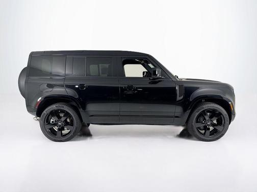 2025 Land Rover Defender P500 X-Dynamic SE