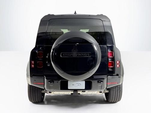 2025 Land Rover Defender P400 X-Dynamic SE