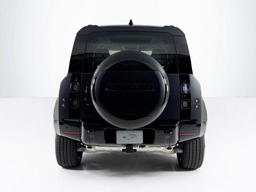 2026 Land Rover Defender 110 X-Dynamic SE