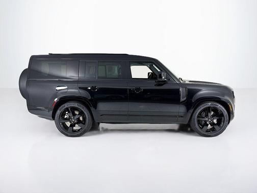 2025 Land Rover Defender P400 X-Dynamic SE