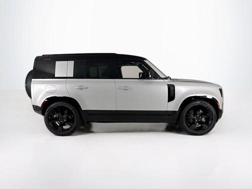 2026 Land Rover Defender 110 X-Dynamic SE