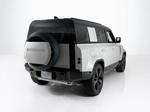 2026 Land Rover Defender 110 X-Dynamic SE