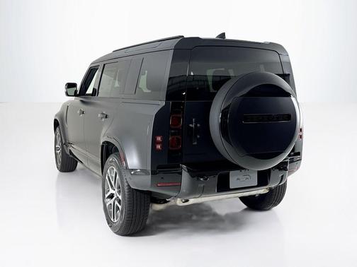 2025 Land Rover Defender P400 X-Dynamic SE