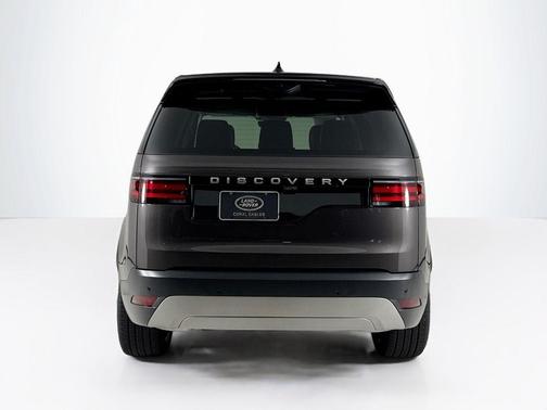 2024 Land Rover Discovery P300 S