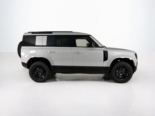 2026 Land Rover Defender 110 X-Dynamic SE