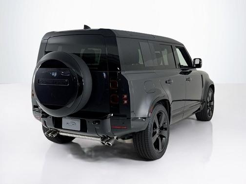 2025 Land Rover Defender P500 X-Dynamic SE