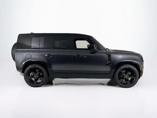 2025 Land Rover Defender P500 X-Dynamic SE