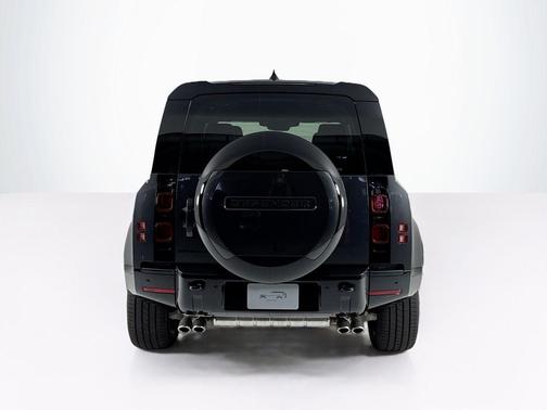 2025 Land Rover Defender P500 X-Dynamic SE