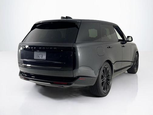 Carpathian Grey 2026 Land Rover Range Rover P400 SE