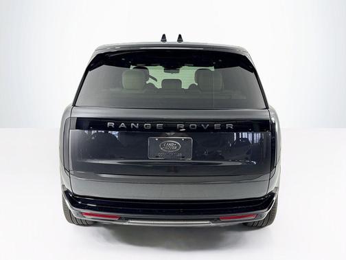 2025 Land Rover Range Rover P400 SE 7 Seat