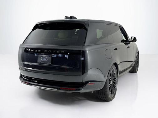 2025 Land Rover Range Rover P400 SE 7 Seat