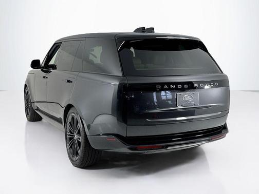 2025 Land Rover Range Rover P400 SE 7 Seat