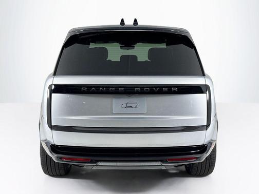 2025 Land Rover Range Rover P400 SE