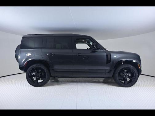 2026 Land Rover Defender 110 X-Dynamic SE