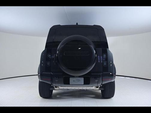 2026 Land Rover Defender 110 X-Dynamic SE