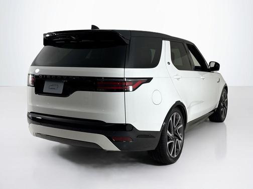 2025 Land Rover Discovery P360 Dynamic SE