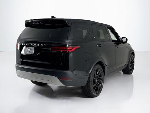 2025 Land Rover Discovery P300 S