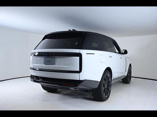 2026 Land Rover Range Rover P400 SE