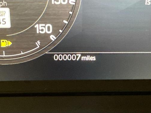 2025 Land Rover Defender P400 X-Dynamic SE