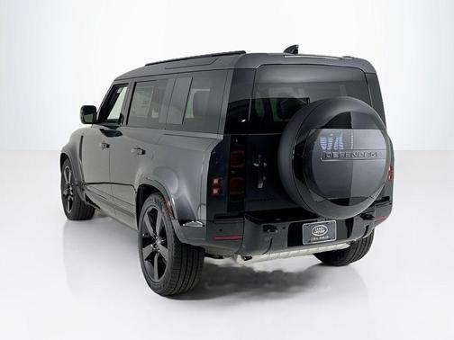 2025 Land Rover Defender P400 X-Dynamic SE