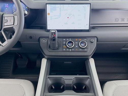 2025 Land Rover Defender P400 X-Dynamic SE