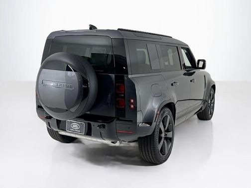 2025 Land Rover Defender P400 X-Dynamic SE