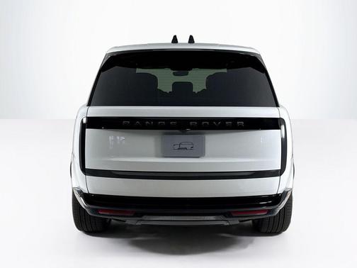 2026 Land Rover Range Rover P400 SE 7 Seat