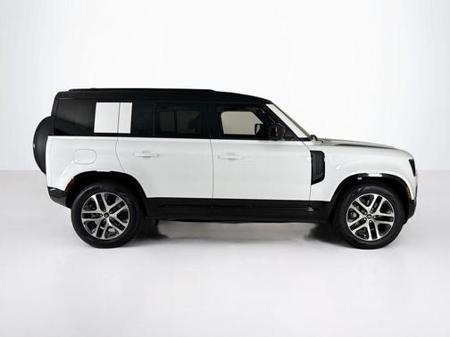 2025 Land Rover Defender P400 X-Dynamic SE