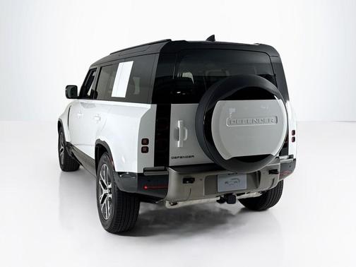 2025 Land Rover Defender P400 X-Dynamic SE