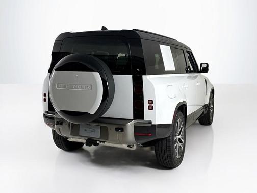2025 Land Rover Defender P400 X-Dynamic SE