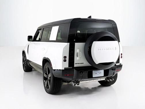 2025 Land Rover Defender P500 X-Dynamic SE