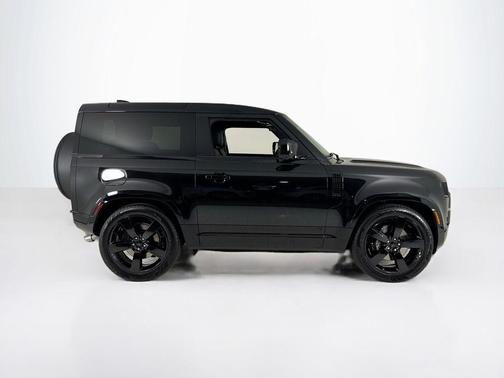 2026 Land Rover Defender 90 V8