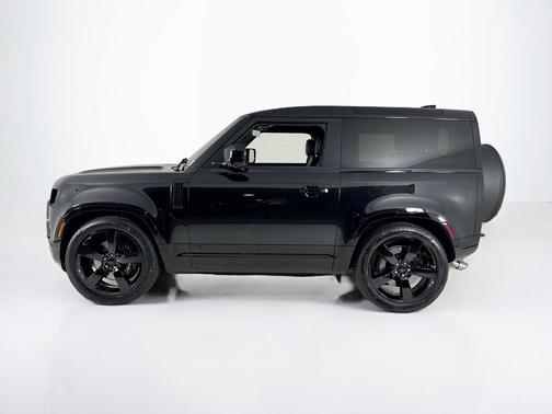 2026 Land Rover Defender 90 V8