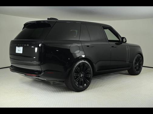 2025 Land Rover Range Rover P400 SE