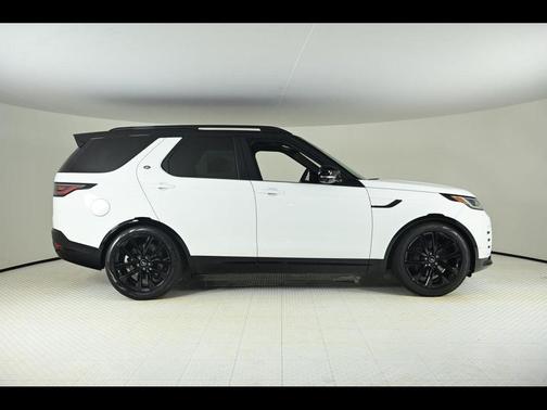 2026 Land Rover Discovery Tempest Edition