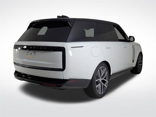 2025 Land Rover Range Rover P550e SE