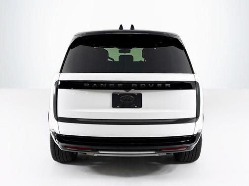 2025 Land Rover Range Rover P550e SE