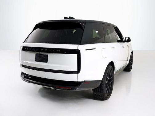 2025 Land Rover Range Rover P550e SE
