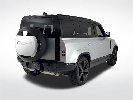 2024 Land Rover Defender P400 X-Dynamic SE