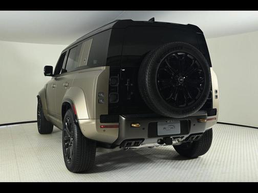 2025 Land Rover Defender V8