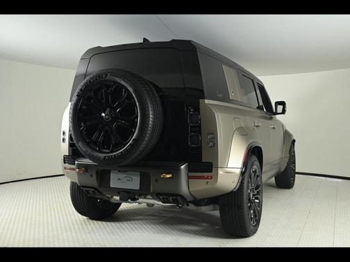 2025 Land Rover Defender V8