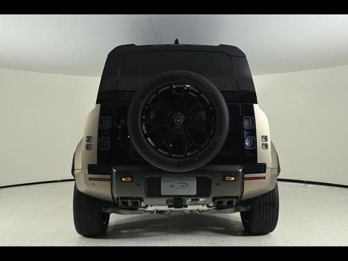 2025 Land Rover Defender V8