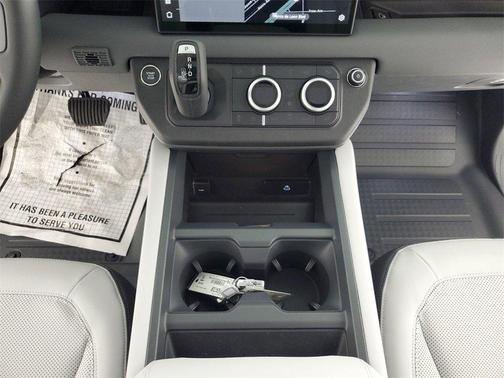 2025 Land Rover Defender P400 X-Dynamic SE