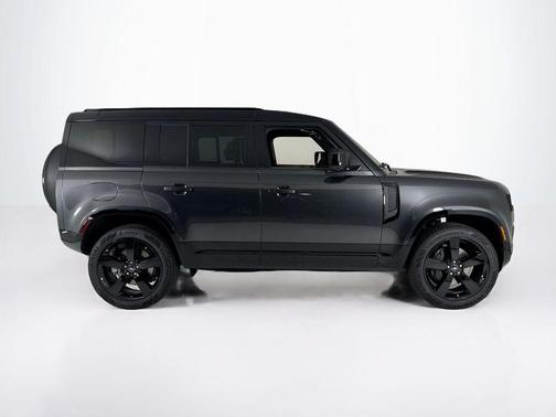 2025 Land Rover Defender P400 X-Dynamic SE