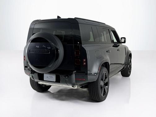 2025 Land Rover Defender P400 X-Dynamic SE