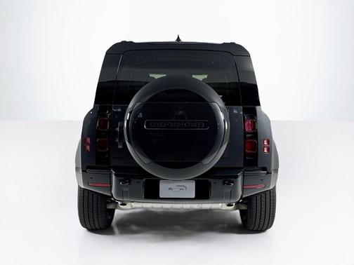 2025 Land Rover Defender P400 X-Dynamic SE