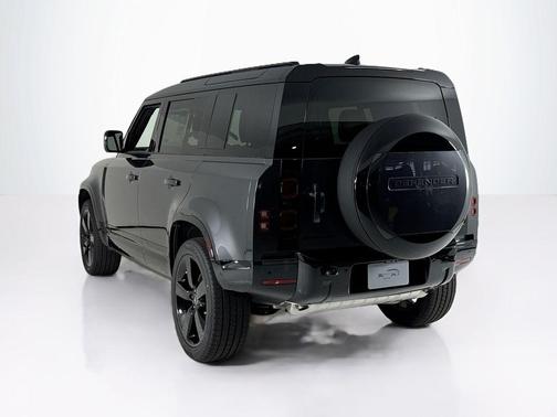 2025 Land Rover Defender P400 X-Dynamic SE