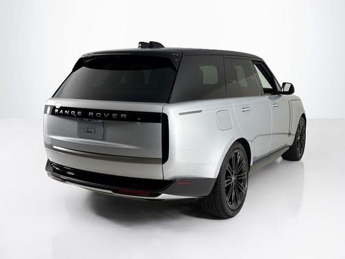 2025 Land Rover Range Rover P400 SE