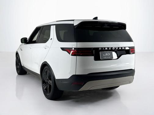 2024 Land Rover Discovery P300 S